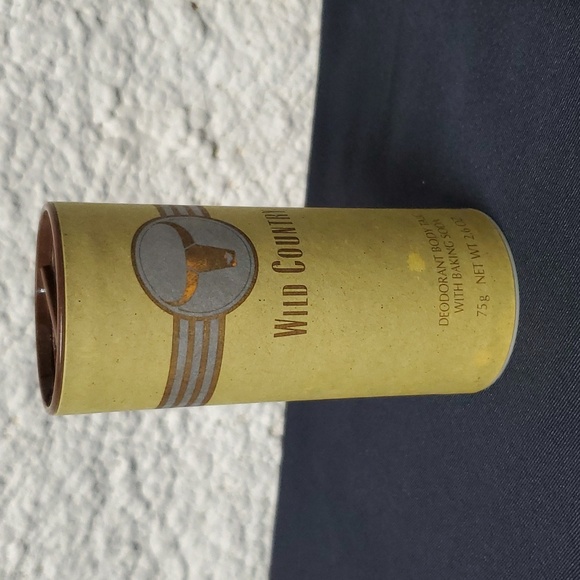 1990s Wild Country Deodorant Body Talc Avon 2.6 OZ with Baking Soda Vintage - Picture 8 of 12